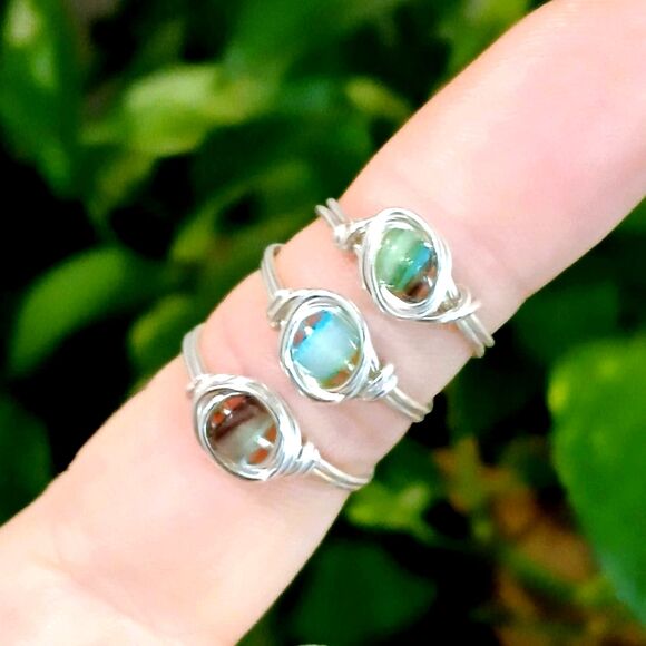 Dyed Green Shell Wire Wrapped Ring, Silver, Size 6, 7, or 8, Seashell Jewelry - Picture 1 of 7